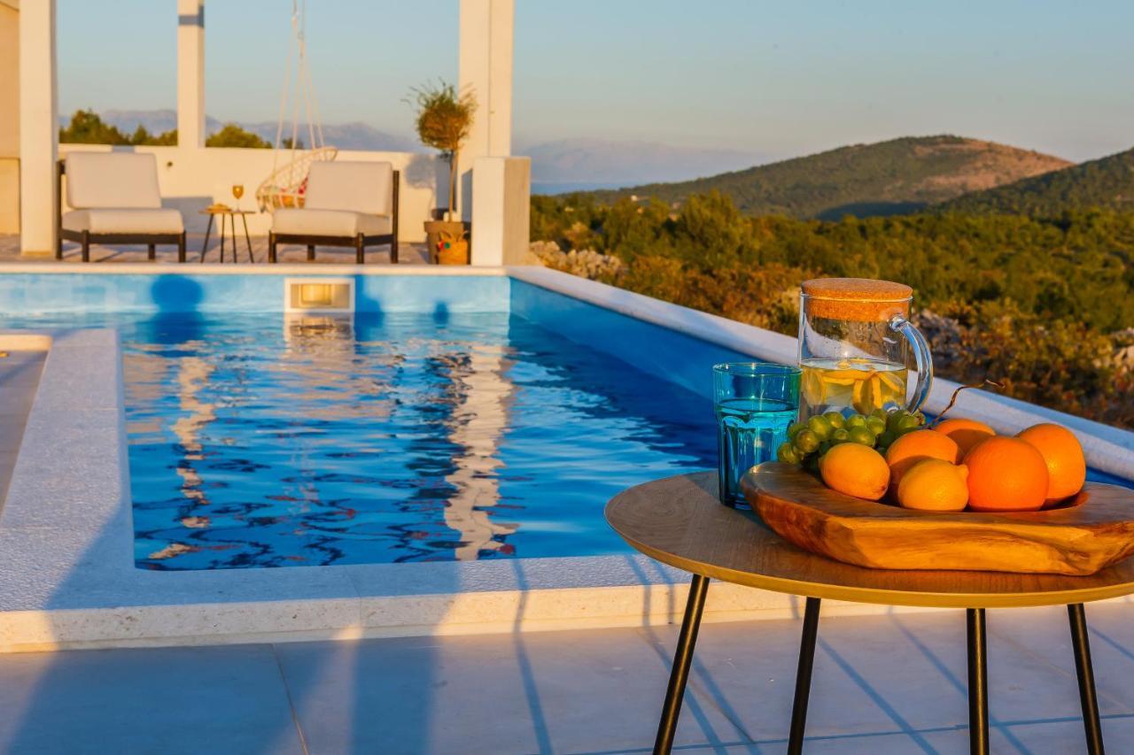Villa Zlatno Sunce In The Hills Near Trogir Vrsine Exteriér fotografie