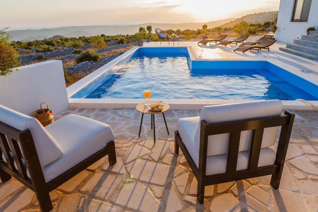 Villa Zlatno Sunce In The Hills Near Trogir Vrsine Exteriér fotografie