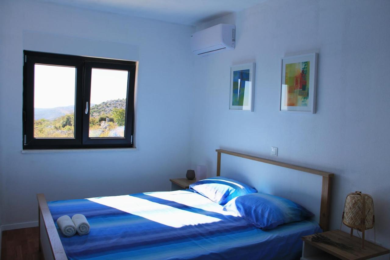 Villa Zlatno Sunce In The Hills Near Trogir Vrsine Exteriér fotografie